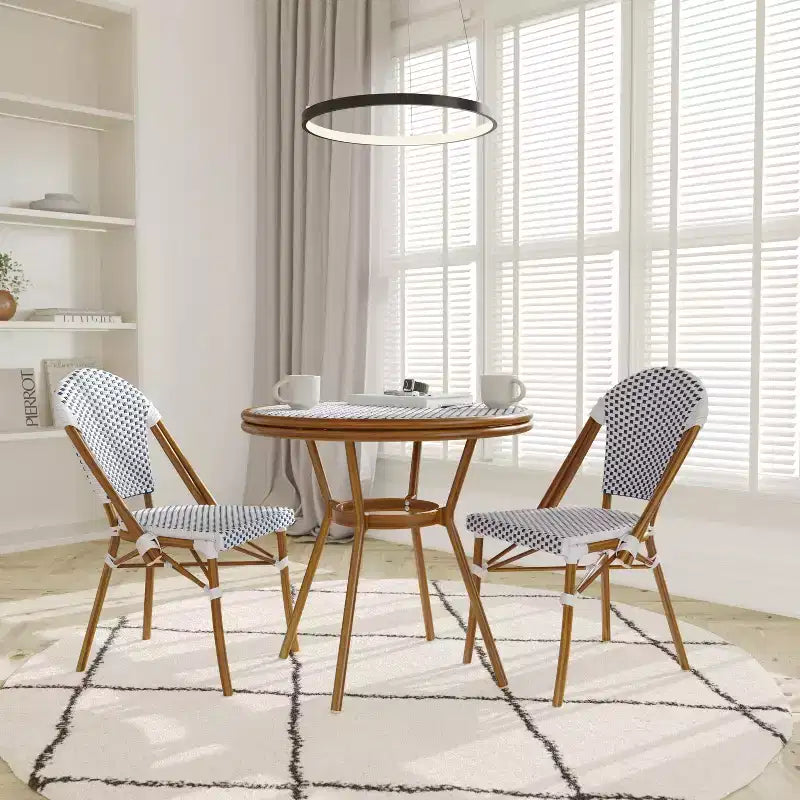 Emma & Oliver Colmar Table style bistro intérieur/extérieur 31,5 in., en résine tressée PE, plateau en verre et deux chaises - cadre en métal