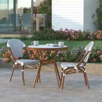 Emma & Oliver Colmar Table style bistro intérieur/extérieur 31,5 in., en résine tressée PE, plateau en verre et deux chaises - cadre en métal