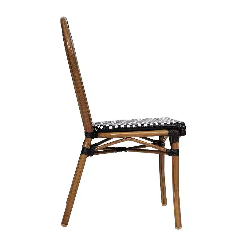 Chaise bistrot empilable Thonet Merrick Lane Celia, assise en rotin PE et cadre en métal pour usage intérieur/extérieur