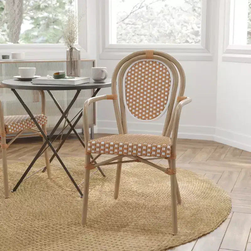 Chaise bistrot empilable Thonet Merrick Lane Celia, assise en rotin PE et cadre en métal pour usage intérieur/extérieur
