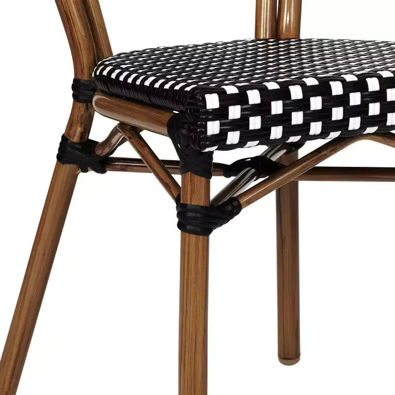 Chaise bistrot empilable Thonet Merrick Lane Celia, assise en rotin PE et cadre en métal pour usage intérieur/extérieur