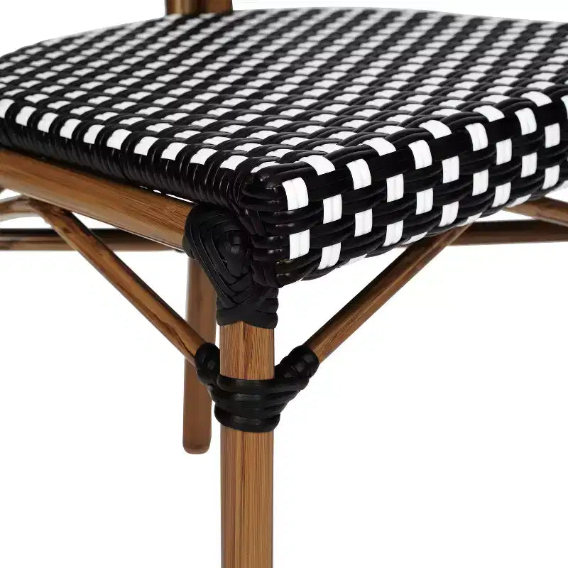 Chaise bistrot empilable Thonet Merrick Lane Celia, assise en rotin PE et cadre en métal pour usage intérieur/extérieur