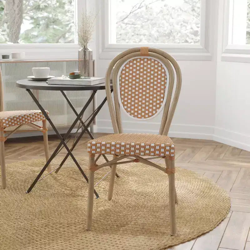 Chaise bistrot empilable Thonet Merrick Lane Celia, assise en rotin PE et cadre en métal pour usage intérieur/extérieur