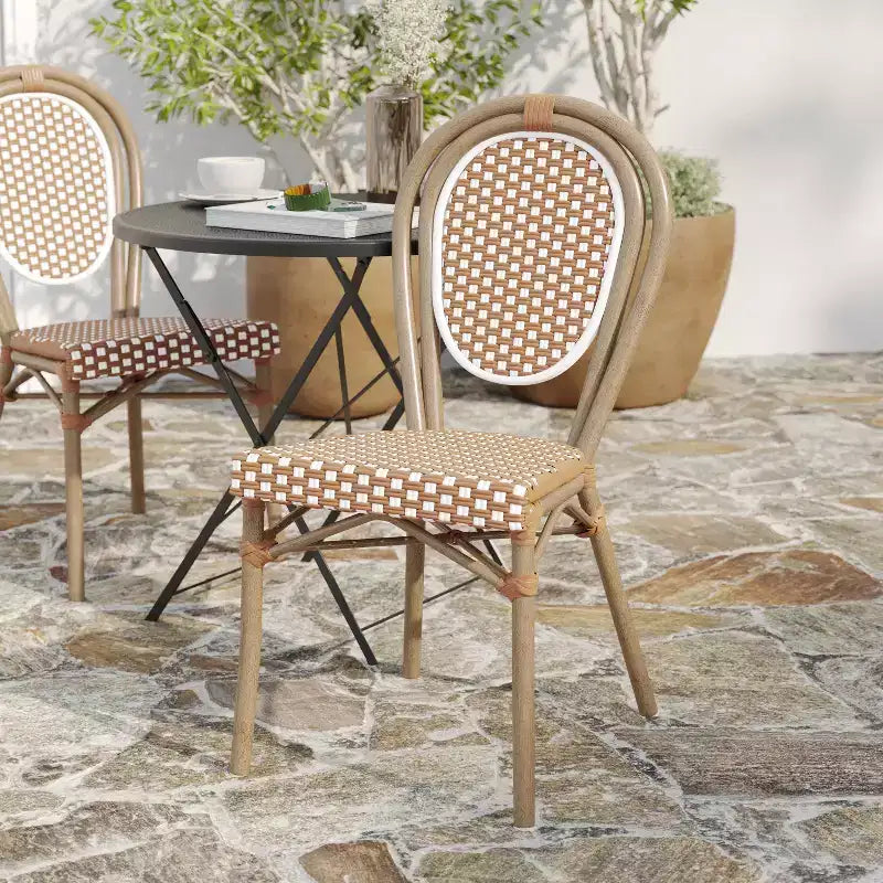 Chaise bistrot empilable Thonet Merrick Lane Celia, assise en rotin PE et cadre en métal pour usage intérieur/extérieur