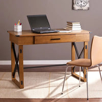 Bureau à hauteur réglable SEI Furniture Carlan en pin vieilli