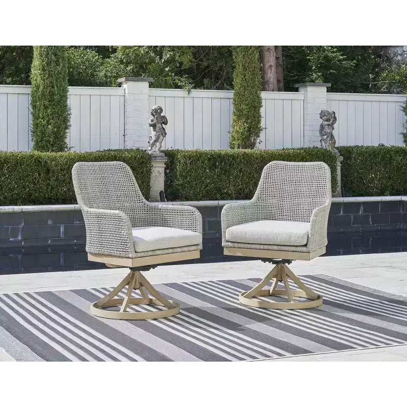 Signature Design by Ashley Seton Creek Chaise de salle à manger pivotante extérieure (lot de 2), gris