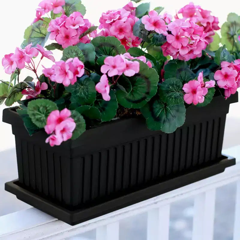 Jardinière de fenêtre de jardin vénitien en plastique cannelé de 60 cm de long de HC Companies pour fleurs, légumes ou plantes grasses, noire (paquet de 4)