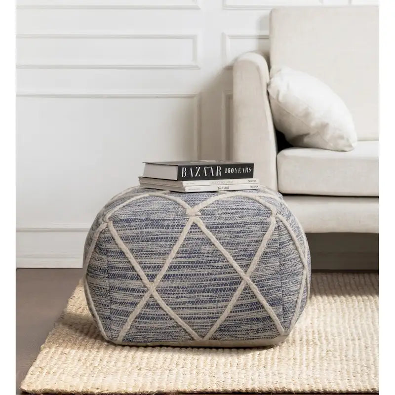 Jani Kirkwood Lake Pouf ottoman bleu 22 pouces - Repose-pieds fait main pour salon, chambre, chambre de bébé, chambre d'enfant