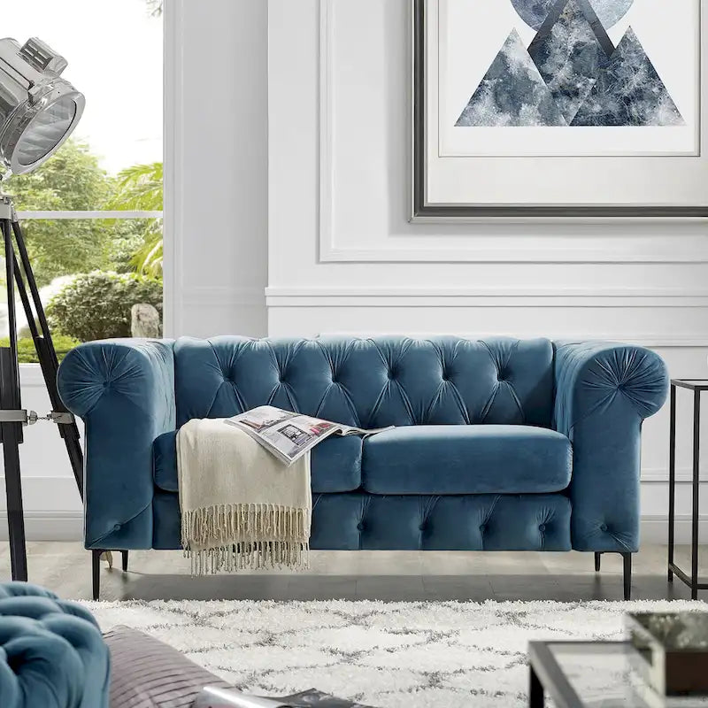 Corvus Prato Causeuse Chesterfield capitonnée en velours avec accoudoirs roulés