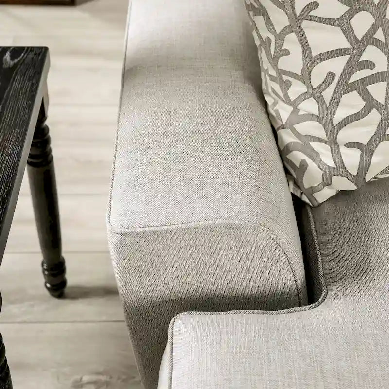 Canapé Bule transitionnel en tissu gris clair capitonné à clous avec coussins par Furniture of America