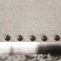 Canapé Bule transitionnel en tissu gris clair capitonné à clous avec coussins par Furniture of America