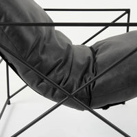 Fauteuil d'appoint Leonidas en similicuir noir avec cadre en métal noir