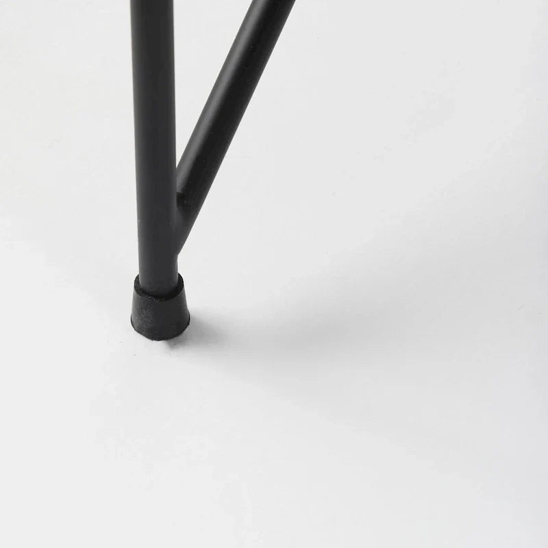 Fauteuil d'appoint Leonidas en similicuir noir avec cadre en métal noir