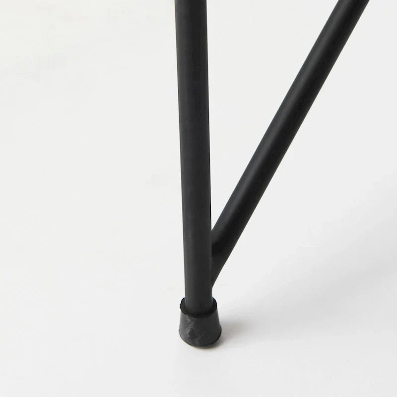 Fauteuil d'appoint Leonidas en similicuir noir avec cadre en métal noir