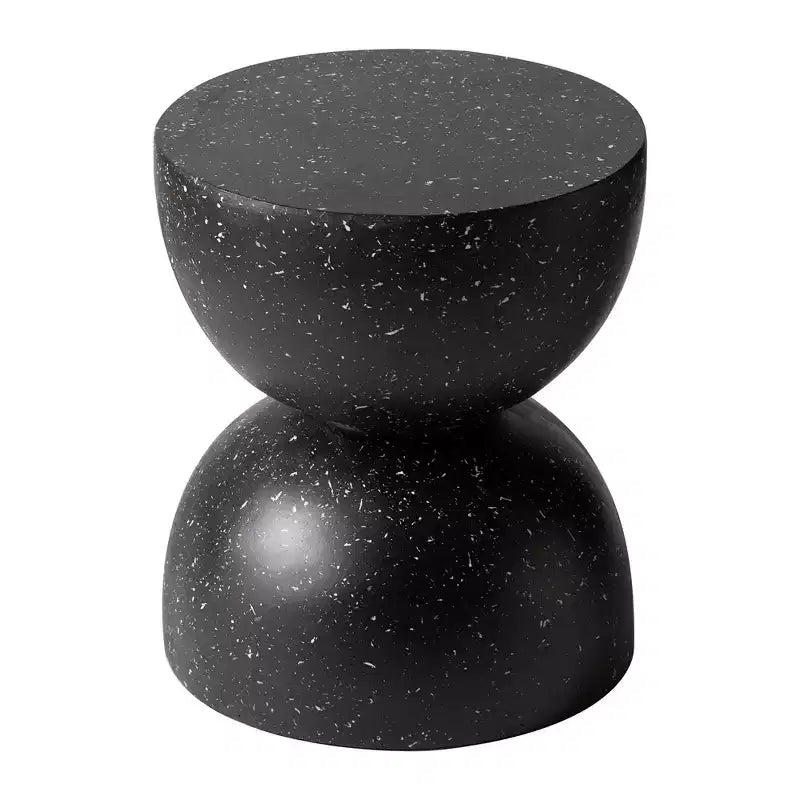 LeisureMod Serie Sage Table d'appoint minimaliste en pierre composite en forme de sablier, table d'appoint moderne pour interieur ou patio, design durable pour petits espaces