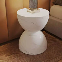 LeisureMod Serie Sage Table d'appoint minimaliste en pierre composite en forme de sablier, table d'appoint moderne pour interieur ou patio, design durable pour petits espaces