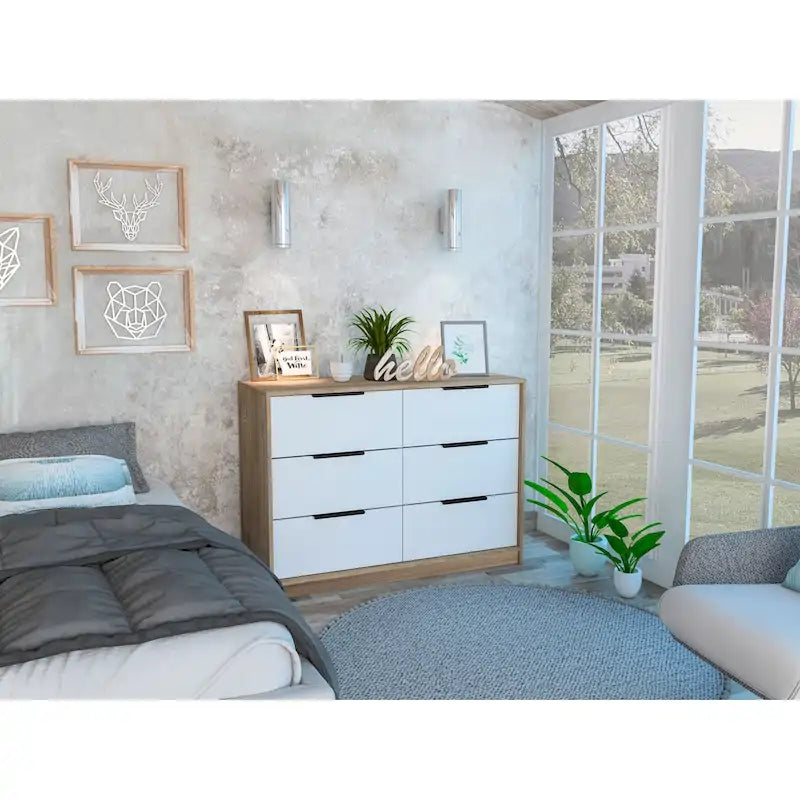 Commode à tiroirs coulissants et à poignées Marion de FM Furniture, quatre tiroirs