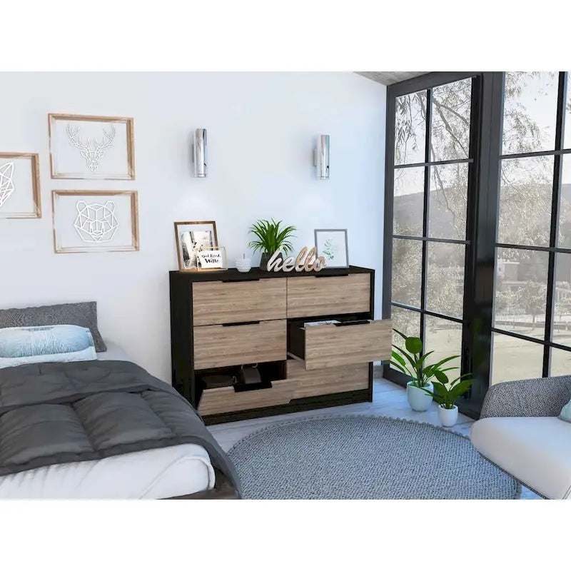 Commode à tiroirs coulissants et à poignées Marion de FM Furniture, quatre tiroirs