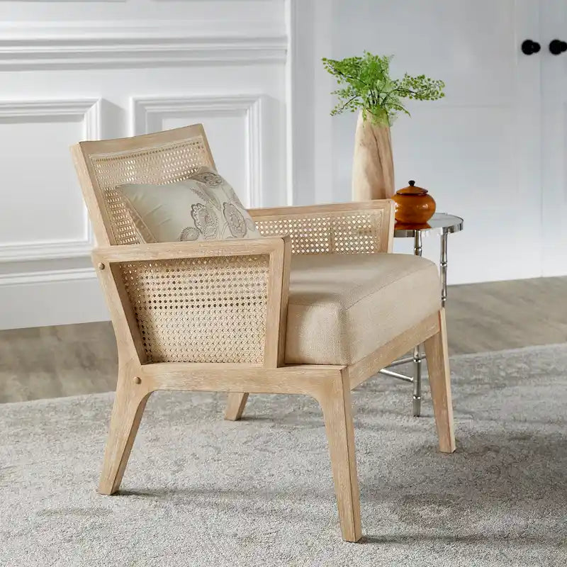 Fauteuil d'appoint en canne à tissu avec finition naturelle Celann par iNSPIRE Q Modern