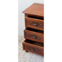 Table d'appoint en bois sculpté Windsor