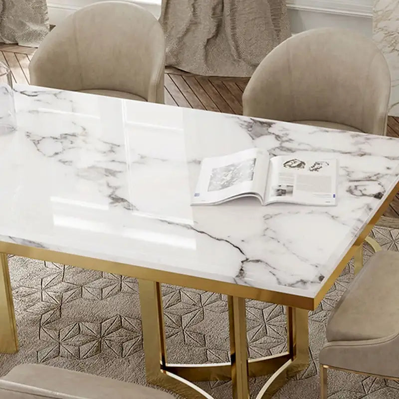 Table à manger moderne en marbre avec plateau rectangulaire blanc et pieds en acier inoxydable doré, table de salle à manger pour 4-6 personnes - 160 cm