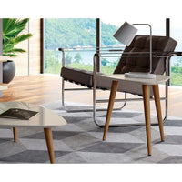 Table d'appoint triangulaire haute Utopia 19.88 avec pieds évasés en bois