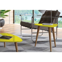 Table d'appoint triangulaire haute Utopia 19.88 avec pieds évasés en bois