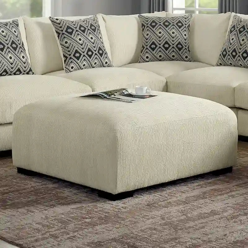 Kintra Pouf de cocktail rembourré en chenille contemporain par Furniture of America