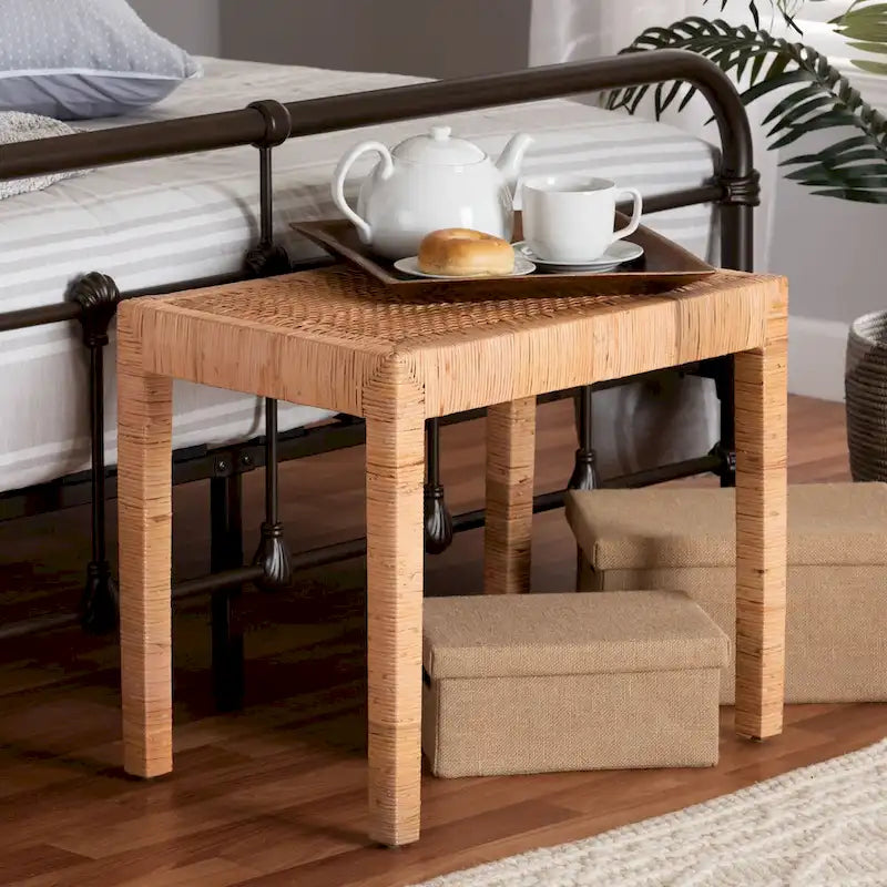 Banc d'appoint Abelia en rotin naturel et bois d'acajou de style bohème moderne