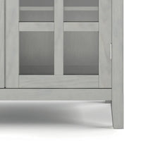 WYNDENHALL Normandy Armoire de rangement en bois massif 39 po - 39 larg. x 17 prof. x 42,2 haut.