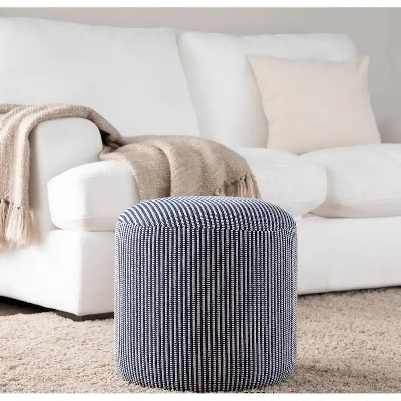 Le pouf rond Alayna 16 de Curated Nomad