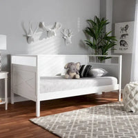 Lit de repos en bois « The Gray Barn Silver Fox Cottage » de style maison de ferme