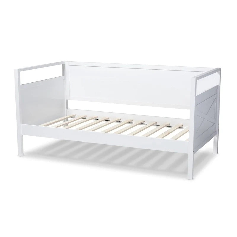 Lit de repos en bois « The Gray Barn Silver Fox Cottage » de style maison de ferme