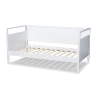 Lit de repos en bois « The Gray Barn Silver Fox Cottage » de style maison de ferme