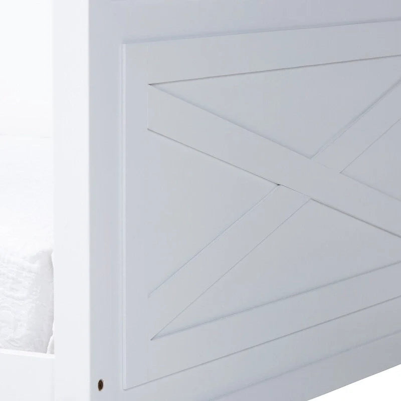 Lit de repos en bois « The Gray Barn Silver Fox Cottage » de style maison de ferme