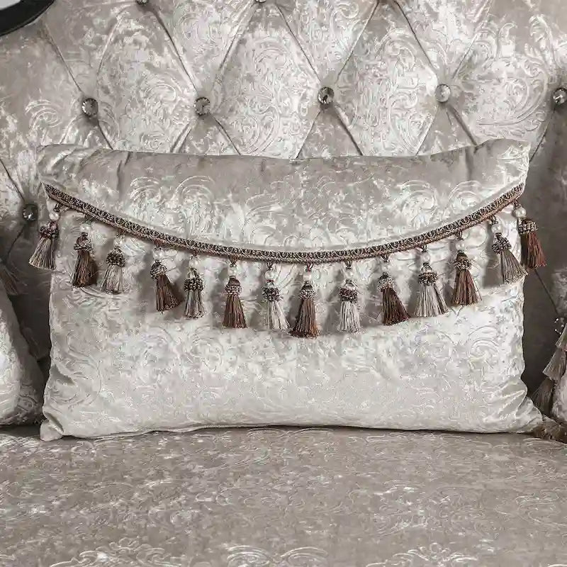 Fauteuil traditionnel Clarissa de Furniture of America avec dossier capitonné et coussin décoratif