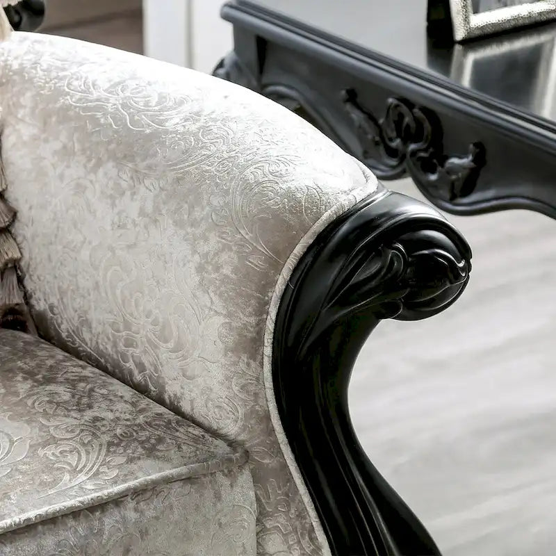 Fauteuil traditionnel Clarissa de Furniture of America avec dossier capitonné et coussin décoratif