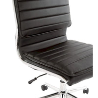 Chaise de manager professionnelle à dossier moyen sans accoudoirs en similicuir avec base chromée