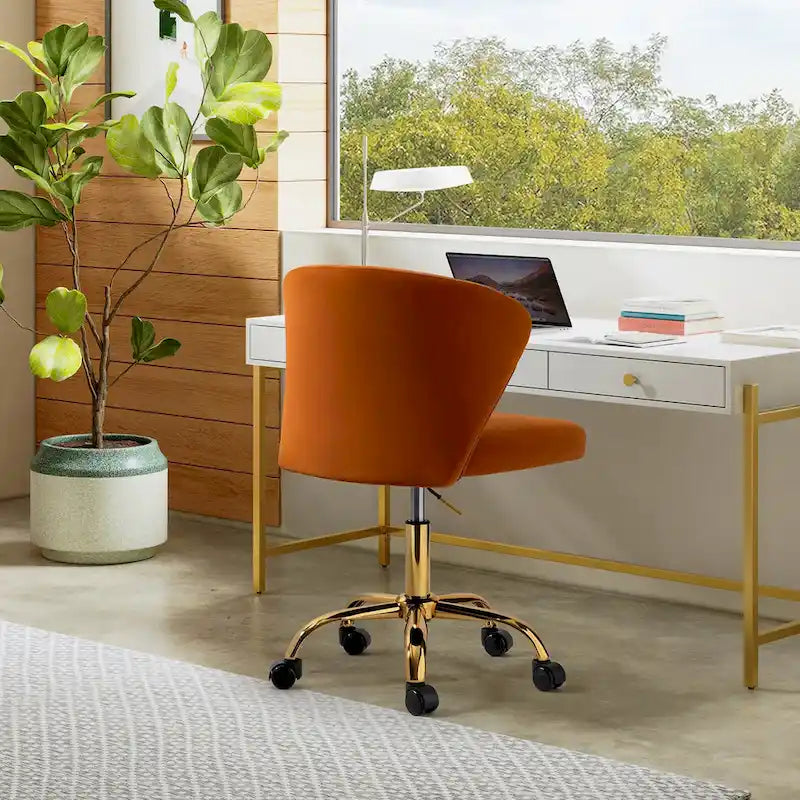 Chaise de travail de bureau ergonomique moderne à dossier enveloppant en velours Ilia à pivotement 360 degrés avec dossier capitonné à canaux par HULALA HOME