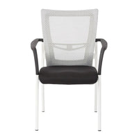 ProGrid ? Chaise visiteur à dossier en maille avec assise en tissu noir rembourré, accoudoirs et cadre de finition blanche