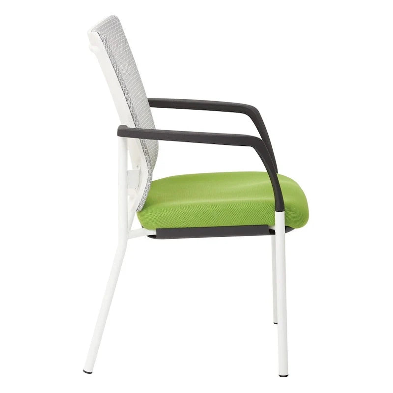 ProGrid ? Chaise visiteur à dossier en maille avec assise en tissu noir rembourré, accoudoirs et cadre de finition blanche