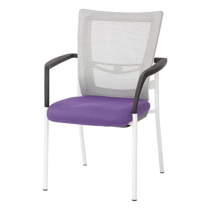 ProGrid ? Chaise visiteur à dossier en maille avec assise en tissu noir rembourré, accoudoirs et cadre de finition blanche
