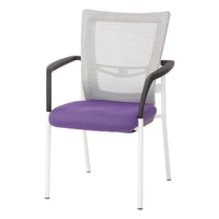ProGrid ? Chaise visiteur à dossier en maille avec assise en tissu noir rembourré, accoudoirs et cadre de finition blanche