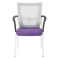 ProGrid ? Chaise visiteur à dossier en maille avec assise en tissu noir rembourré, accoudoirs et cadre de finition blanche