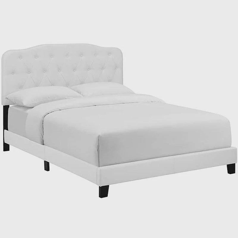 Lit plateforme Dayton grand format en cuir blanc avec tête de lit capitonnée