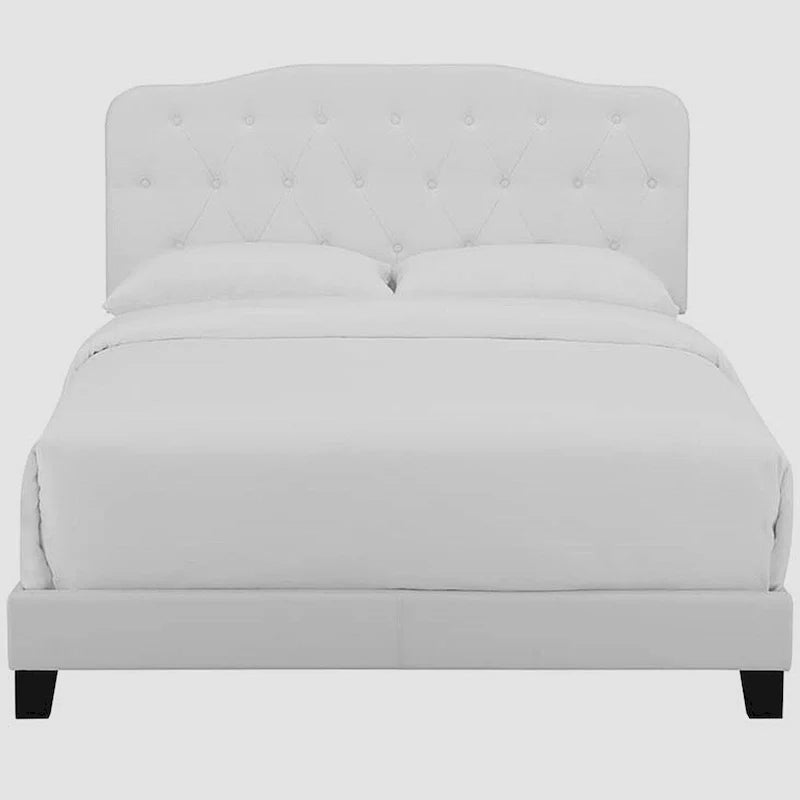 Lit plateforme Dayton grand format en cuir blanc avec tête de lit capitonnée