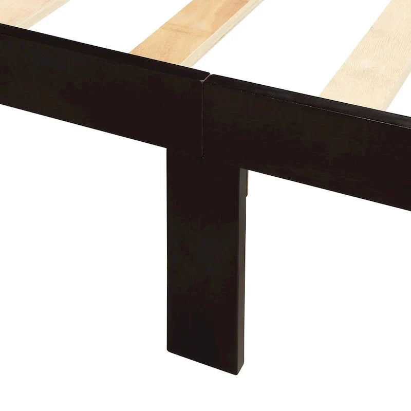 Lit plateforme en bois avec tête et pied de lit