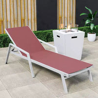 LeisureMod Marlin Chaise longue de patio moderne en aluminium blanc avec accoudoirs et table d'appoint carree foyer, assise d'extérieur pour patio, terrasse et bord de piscine