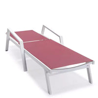 LeisureMod Marlin Chaise longue de patio moderne en aluminium blanc avec accoudoirs et table d'appoint carree foyer, assise d'extérieur pour patio, terrasse et bord de piscine
