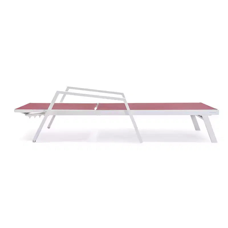 LeisureMod Marlin Chaise longue de patio moderne en aluminium blanc avec accoudoirs et table d'appoint carree foyer, assise d'extérieur pour patio, terrasse et bord de piscine